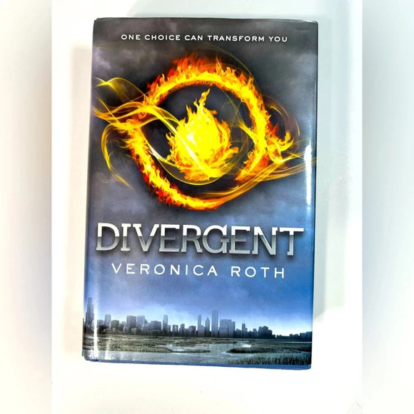 Divergent -  Veronica Roth - Hardcover Book 📖 - Picture 1 of 11